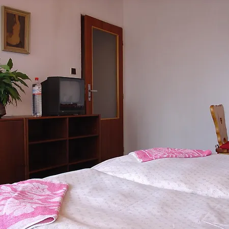 Inn Lovecky Jivak 3*